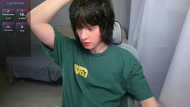 Snapshot of LeonBoykisser chatting on May 9, 3:50 pm LeonBoykisser online show from May 9, 3:50 pm
