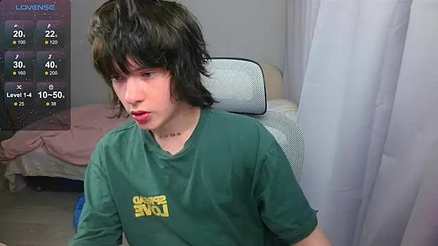 Snapshot of LeonBoykisser chatting on May 10, 5:07 pm LeonBoykisser online show from May 10, 5:07 pm