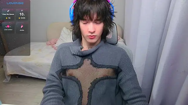 Snapshot of LeonBoykisser chatting on May 11, 7:22 pm LeonBoykisser online show from May 11, 7:22 pm