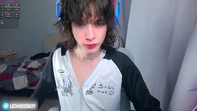Snapshot of LeonBoykisser chatting on June 17, 7:00 am LeonBoykisser online show from June 17, 7:00 am