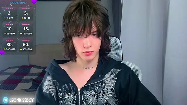 LeonBoykisser online show from July 1, 3:45 pm