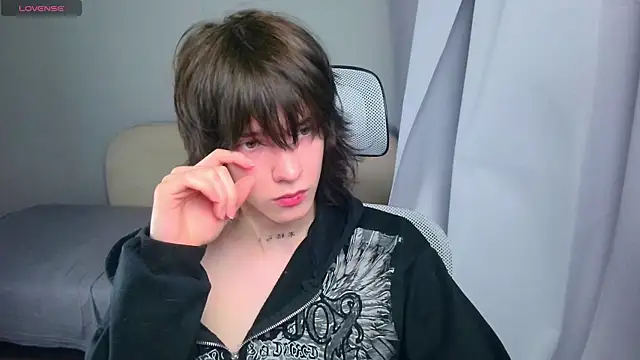 LeonBoykisser online show from July 4, 5:08 pm