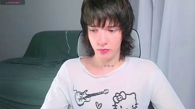LeonBoykisser online show from July 8, 2:38 am