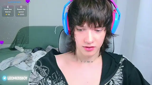 LeonBoykisser online show from July 10, 6:07 am