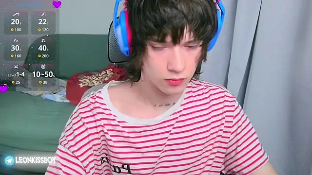 LeonBoykisser online show from July 12, 8:38 am
