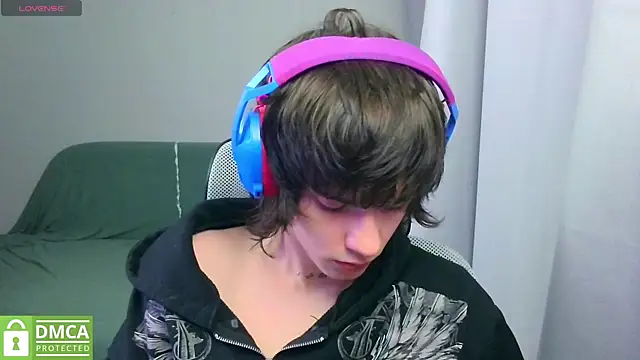 LeonBoykisser online show from July 20, 4:53 pm