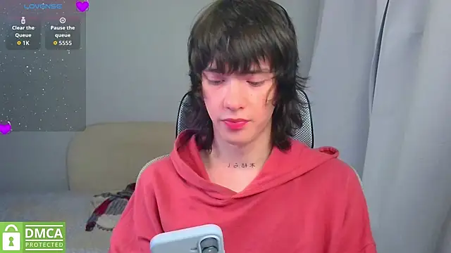 LeonBoykisser online show from July 24, 6:00 am