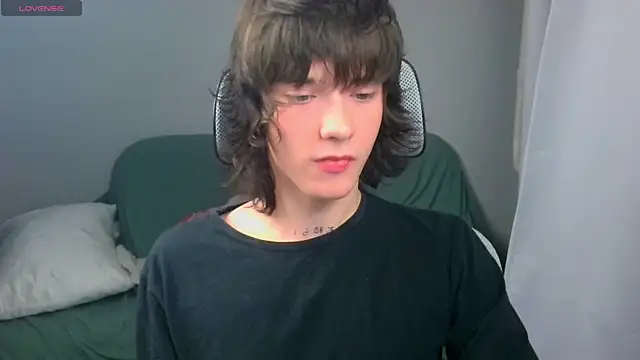 LeonBoykisser online show from July 28, 3:32 pm