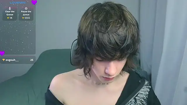 LeonBoykisser online show from August 2, 6:39 pm