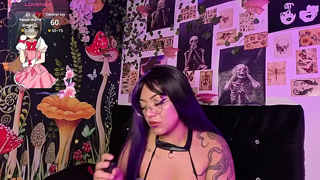 Snapshot of victoriia_thompson chatting on March 5, 8:05 pm victoriia thompson online show from March 5, 8:05 pm