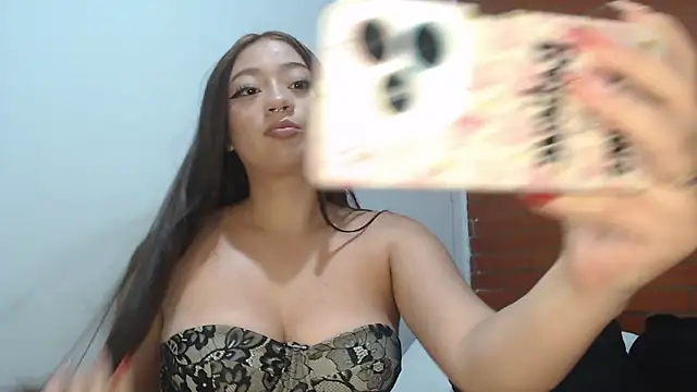BlushiZoe online show from April 30, 3:40 pm