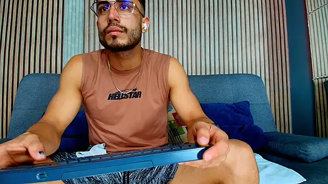 Vans Ross online show from February 5, 7:18 pm