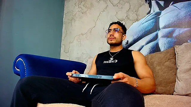 Snapshot of Vans_Ross chatting on June 11, 2:26 pm Vans Ross online show from June 11, 2:26 pm