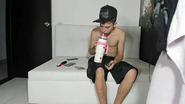 Jhon couplee online show from May 1, 1:21 am
