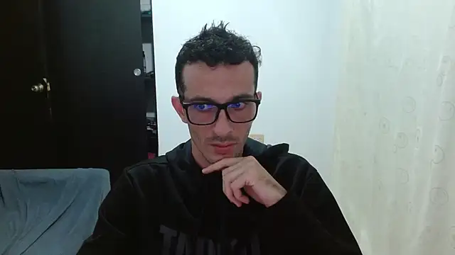 Snapshot of maskguy23 chatting on June 16, 3:42 am maskguy23 online show from June 16, 3:42 am
