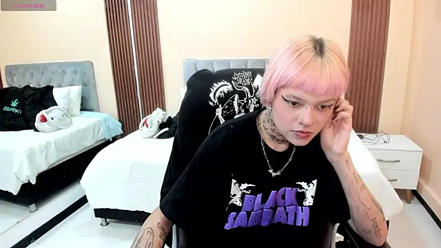 Snapshot of Bela_Craxkerr chatting on May 5, 8:28 pm Bela Craxkerr online show from May 5, 8:28 pm