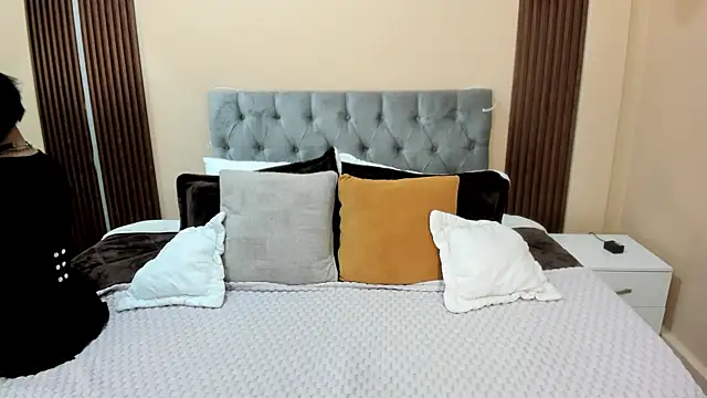 Snapshot of Bela_Craxkerr chatting on July 17, 12:45 pm Bela Craxkerr online show from July 17, 12:45 pm