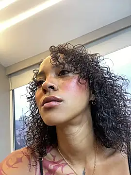 Snapshot of LizStorm_ chatting on May 17, 12:45 pm LizStorm online show from May 17, 12:45 pm
