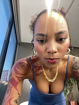 Snapshot of LizStorm_ chatting on July 14, 11:27 am LizStorm online show from July 14, 11:27 am