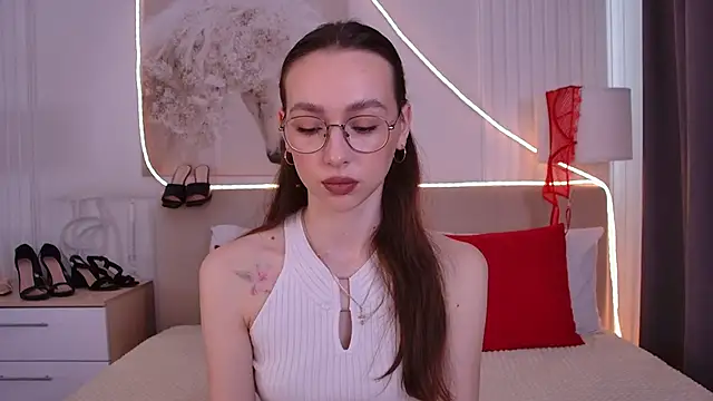 Snapshot of Emily_Simon chatting on May 18, 5:24 am Emily Simon online show from May 18, 5:24 am