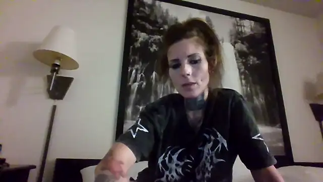 Snapshot of allymoon1369 chatting on May 12, 6:43 am allymoon1369 online show from May 12, 6:43 am