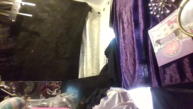 Snapshot of allymoon1369 chatting on May 17, 9:22 pm allymoon1369 online show from May 17, 9:22 pm