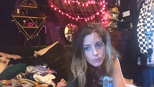 Snapshot of allymoon1369 chatting on July 4, 12:06 am allymoon1369 online show from July 4, 12:06 am