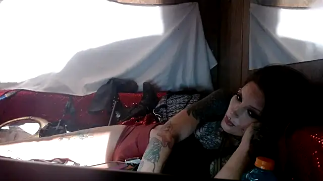 Snapshot of allymoon1369 chatting on August 4, 11:24 am allymoon1369 online show from August 4, 11:24 am
