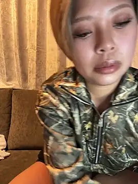 Snapshot of BADBITCHISAKI chatting on February 2, 1:10 pm BADBITCHISAKI online show from February 2, 1:10 pm