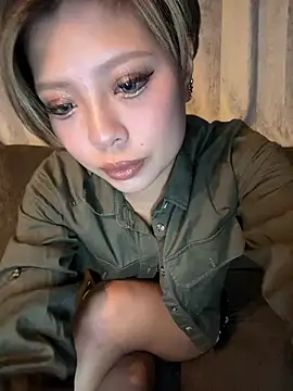 Snapshot of BADBITCHISAKI chatting on February 10, 12:53 pm BADBITCHISAKI online show from February 10, 12:53 pm