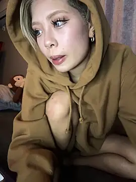 Snapshot of BADBITCHISAKI chatting on March 10, 2:33 pm BADBITCHISAKI online show from March 10, 2:33 pm