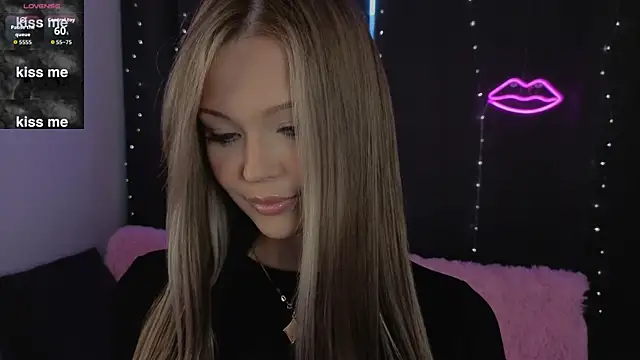 Snapshot of ElsaDivine chatting on July 19, 4:00 pm ElsaDivine online show from July 19, 4:00 pm
