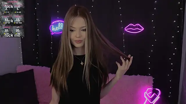 Snapshot of ElsaDivine chatting on August 2, 5:55 pm ElsaDivine online show from August 2, 5:55 pm