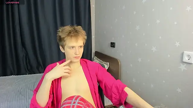 Snapshot of Kai_Milller chatting on February 10, 7:18 pm Kai Milller online show from February 10, 7:18 pm