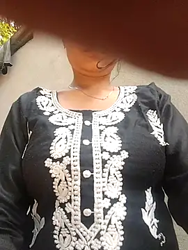 Snapshot of knightqueen12 chatting on January 18, 5:55 am knightqueen12 online show from January 18, 5:55 am