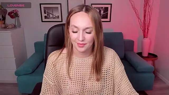 Snapshot of EvieMagical chatting on February 17, 5:59 am EvieMagical online show from February 17, 5:59 am