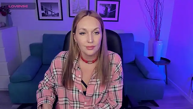 Snapshot of EvieMagical chatting on March 18, 12:52 pm EvieMagical online show from March 18, 12:52 pm