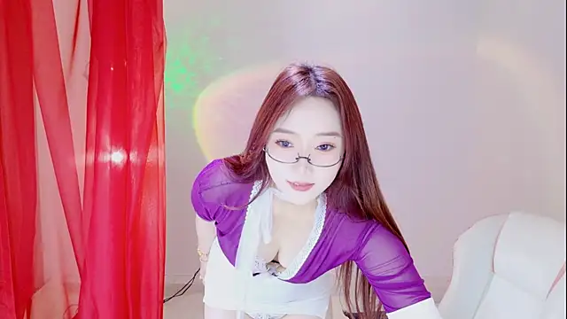 Snapshot of luna-168 chatting on June 16, 8:17 am luna-168 online show from June 16, 8:17 am