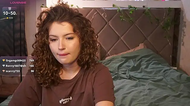 Snapshot of SueCurly chatting on March 1, 8:44 pm SueCurly online show from March 1, 8:44 pm