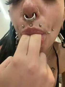 Snapshot of demonLamia chatting on May 5, 8:50 pm demonLamia online show from May 5, 8:50 pm