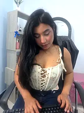 Snapshot of valenlopezz_ chatting on May 14, 3:46 am valenlopezz online show from May 14, 3:46 am