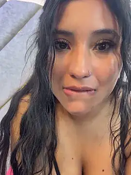 valenlopezz  online show from June 21, 6:54 pm