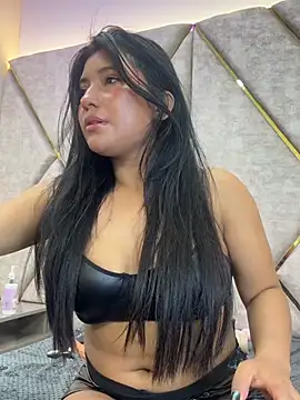 valenlopezz  online show from July 5, 5:09 pm