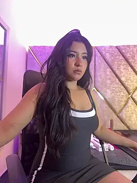 valenlopezz  online show from August 1, 5:40 am