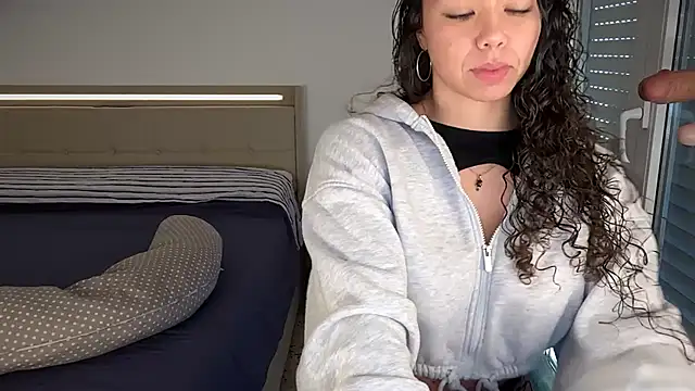 Snapshot of ladymelon chatting on February 17, 10:12 am ladymelon online show from February 17, 10:12 am