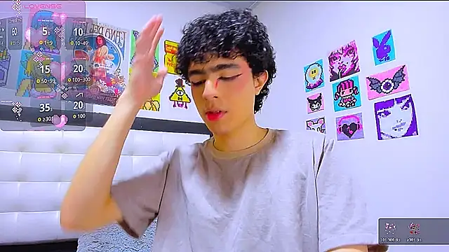 Snapshot of LuanRush_ chatting on March 11, 2:50 am LuanRush online show from March 11, 2:50 am