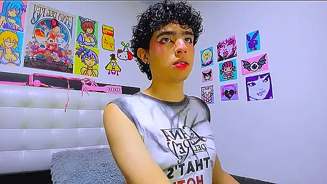 Snapshot of LuanRush_ chatting on March 13, 2:40 am LuanRush online show from March 13, 2:40 am