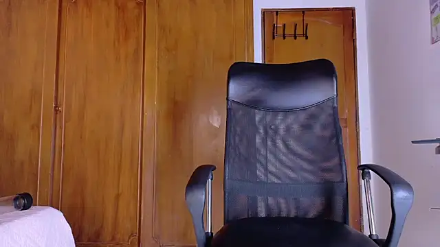 Snapshot of samirths_boy_ chatting on June 11, 7:01 pm samirths boy online show from June 11, 7:01 pm