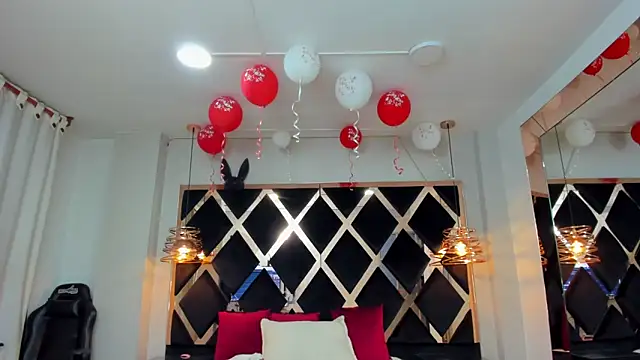 Mia cartther online show from February 21, 11:00 am