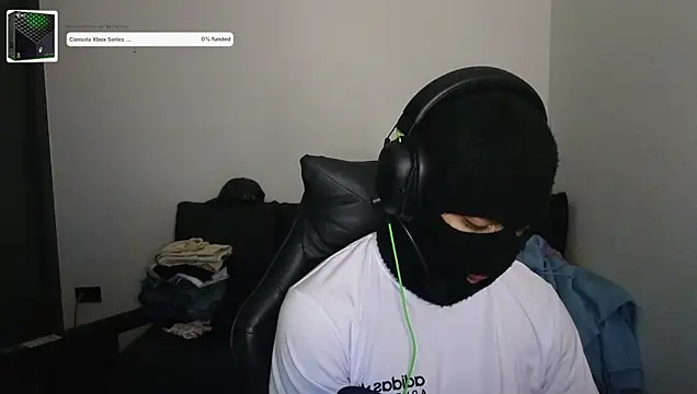 Snapshot of cash_master888 chatting on February 1, 10:36 am cash master888 online show from February 1, 10:36 am